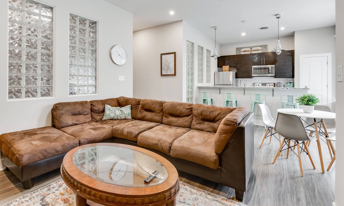 Fan District Apartment | Size-able 2bd/2bth w/ FREE parking on site in Carytown
