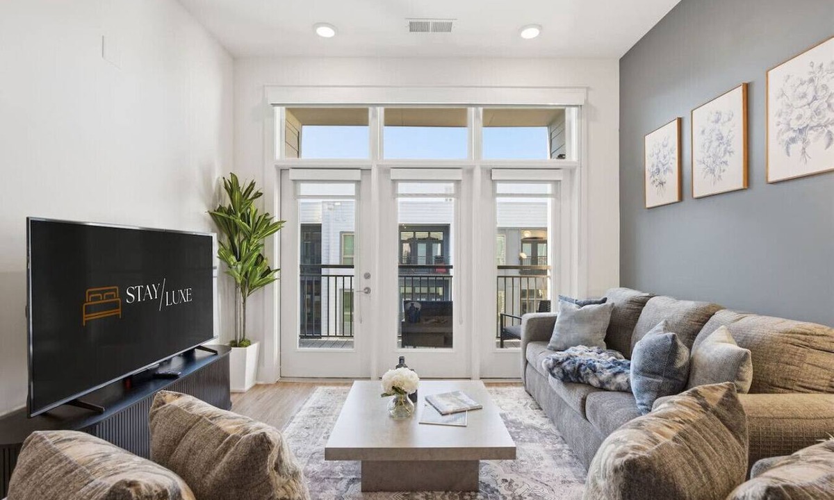 Second Ward Apartment | Skyline Retreat - Free Parking, Pool, Balcony