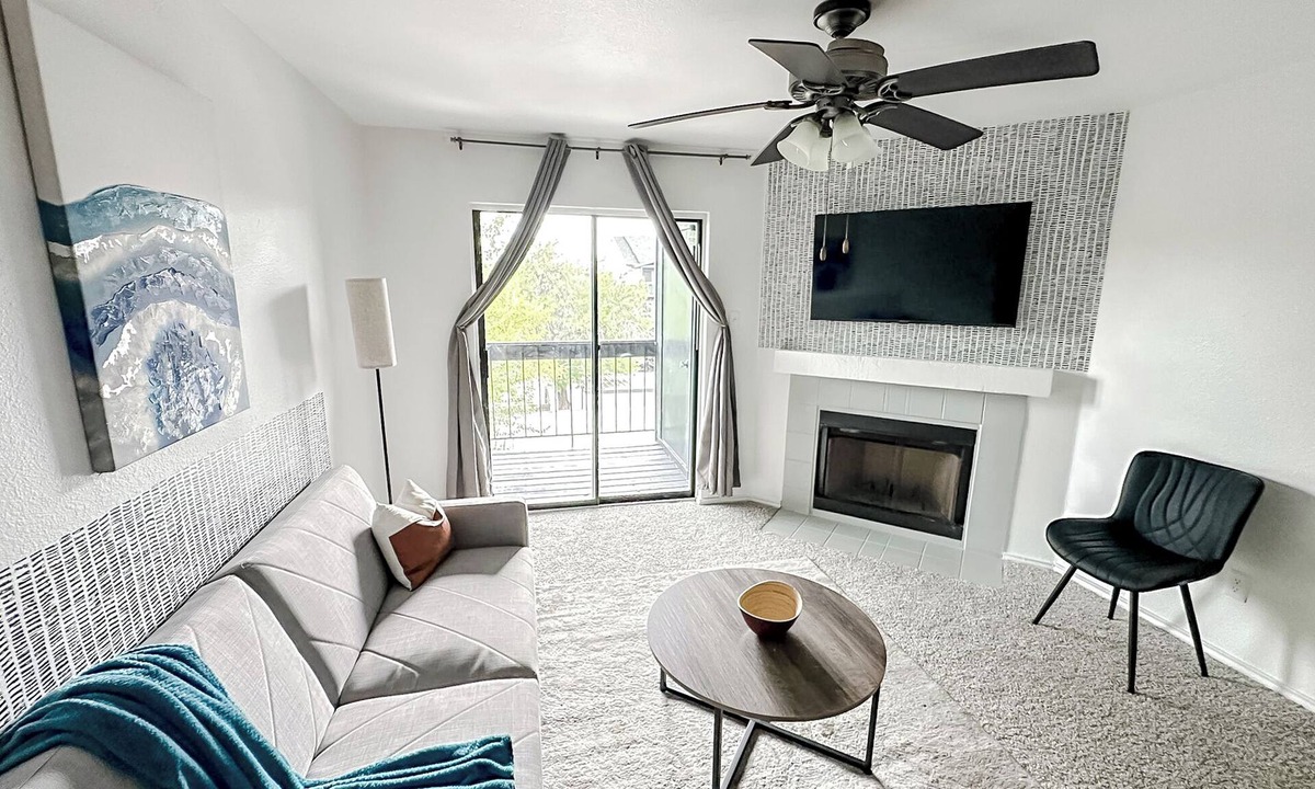 Windsor Park Apartment | Sleepover: Airy 1BD/1BA + Gym - Austin TX