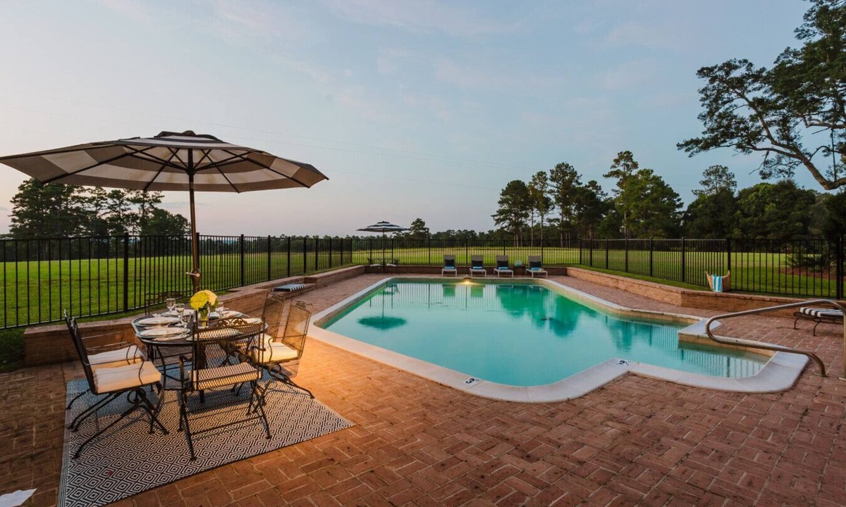 Fowlstown House | Sleeps 20 | 85 Acres w/Pool & Fire Pit
