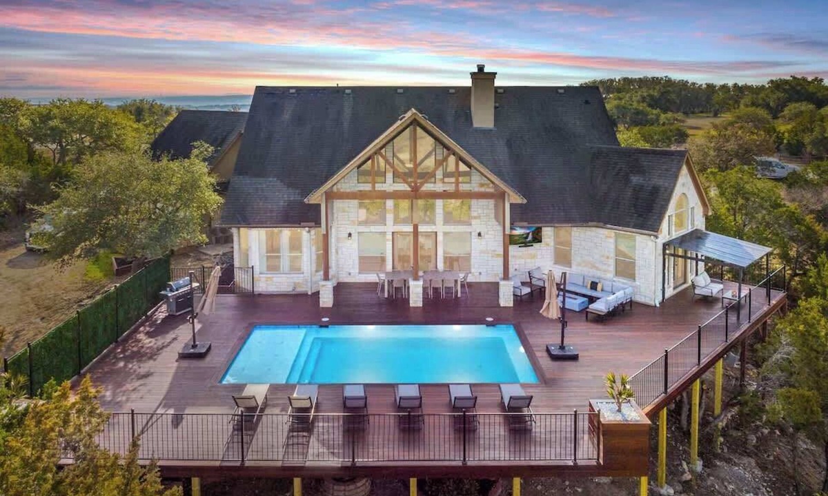 Dripping Springs House | Sleeps 20 | Pool, Game Room | Luxury Fall Retreat