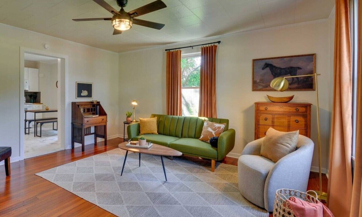 Danville House | Sleeps 6 | ½ Mi to Casino | 2bd/1bath | 3 Beds