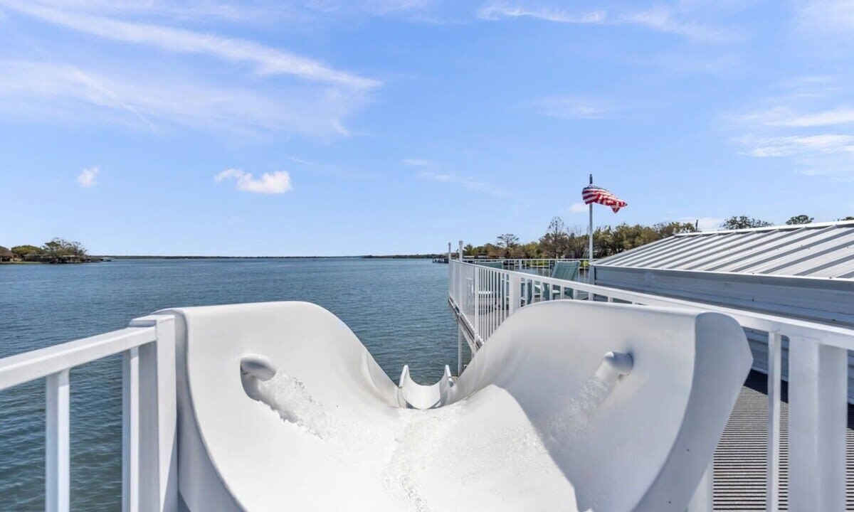 Granite Shoals House | SlideAway Cove-Lakefront, boat lift, waterslide