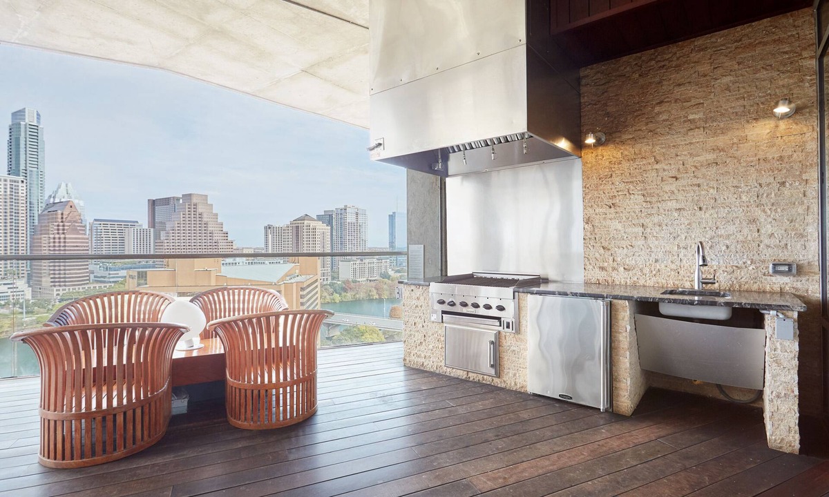Downtown Austin Apartment | Sonder at The Catherine | Studio Apartment w/Balcony