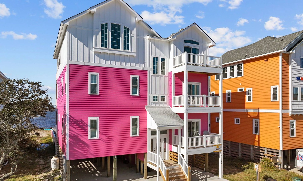 Avon House | Soundfront 10BR with Pool & Hot Tub- Perfect for Large Groups ★