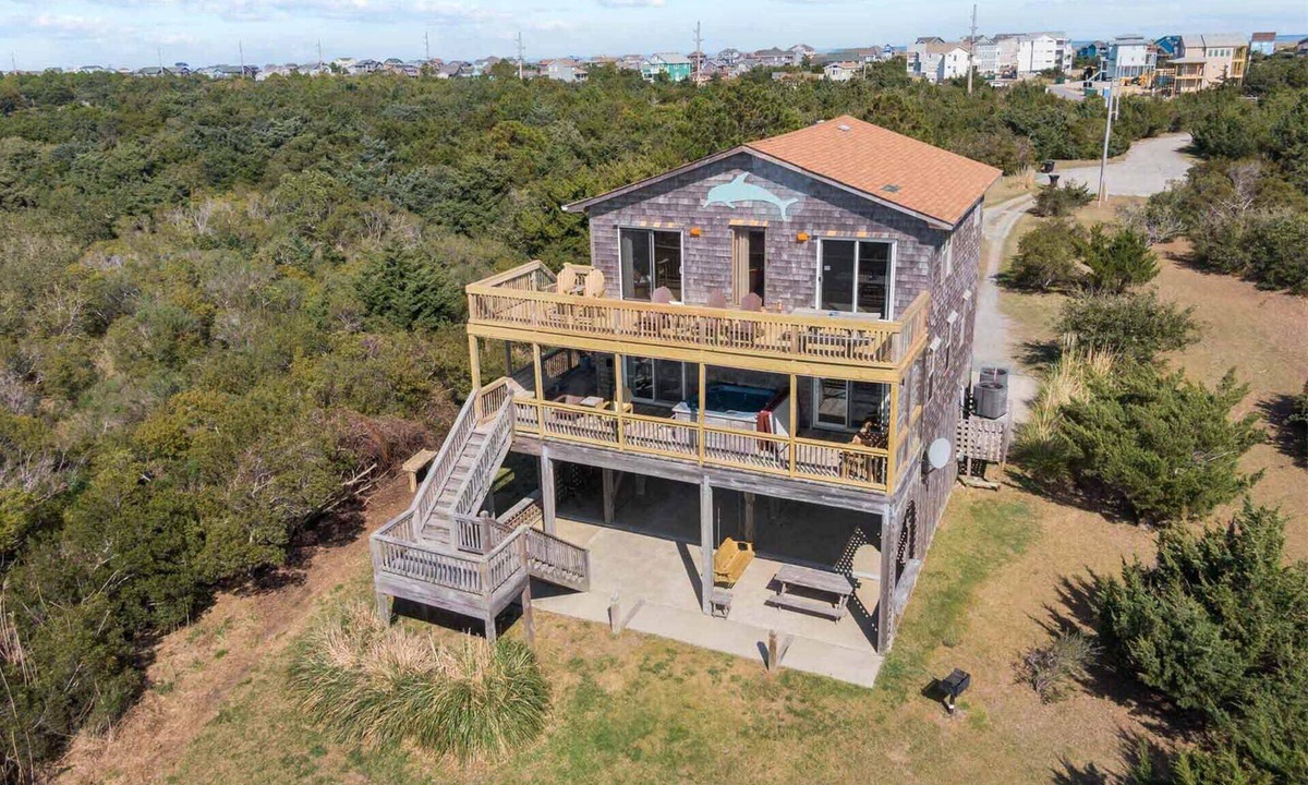 Salvo House | Soundfront Dog Friendly Home w/Hot Tub, Tiki Bar, Easy Windsports Access