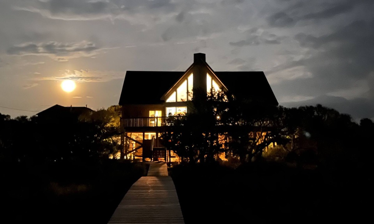 Frisco Cottage | Soundfront Sunsets & Pets, Great Deck, Private, Watersports