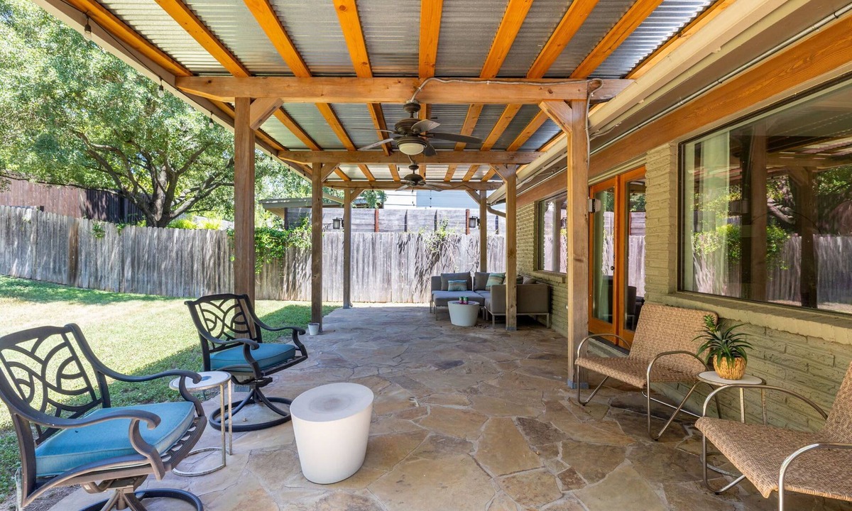 Greater South River City House | South Congress, Artistic and Open | The Modern