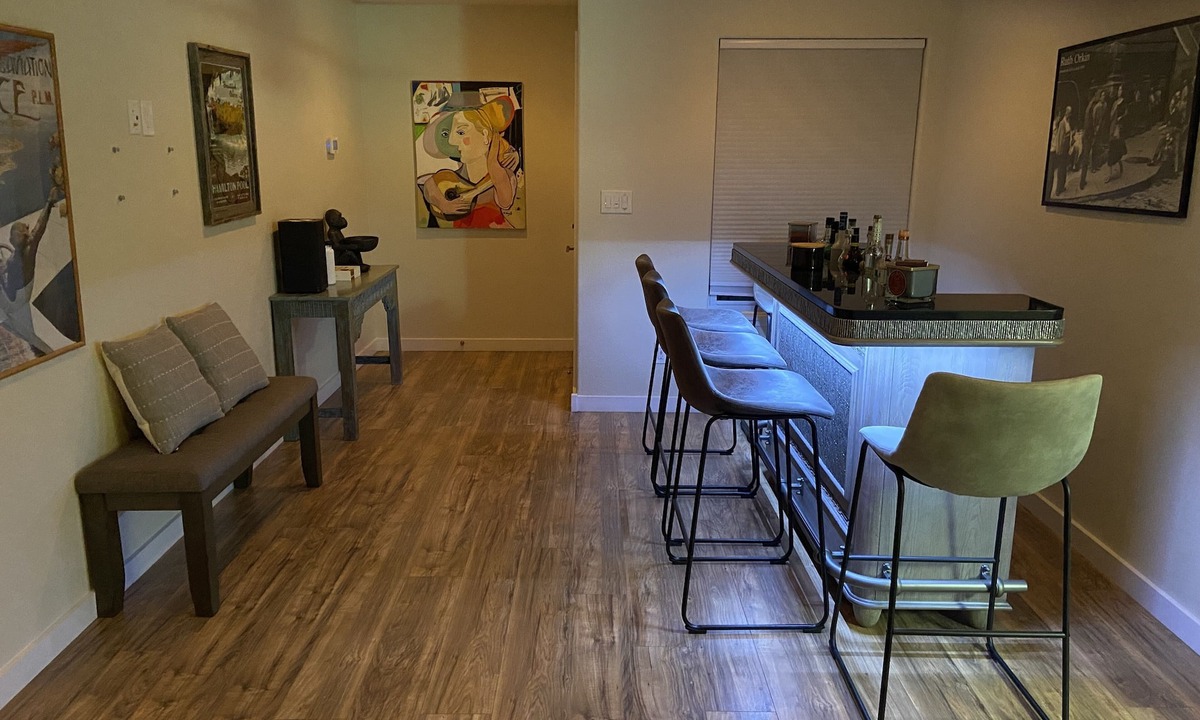 South Manchaca House | South First 3 Bedroom Home with Office and Bar!