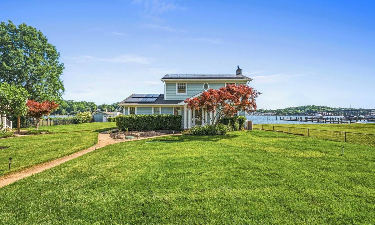 Edgewater House | South River Estate 4BR Sleeps 10