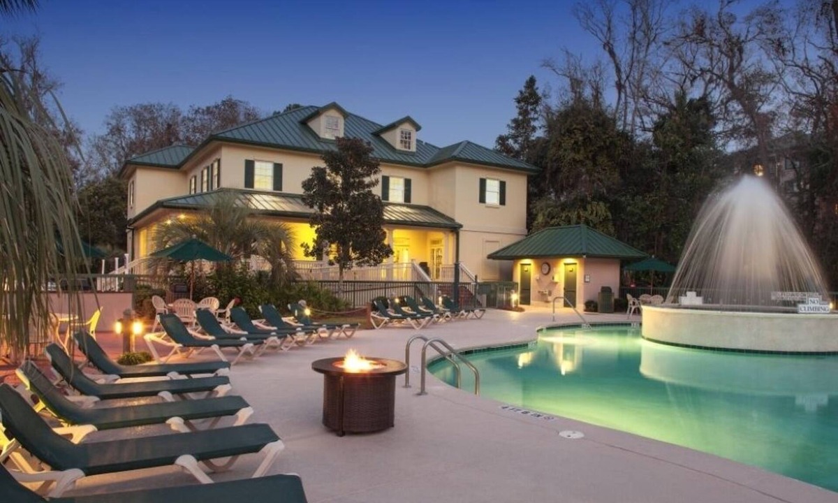 Hilton Head Island Condo | Spacious 1 bedroom condo convenient to beach, dinning, and shopping