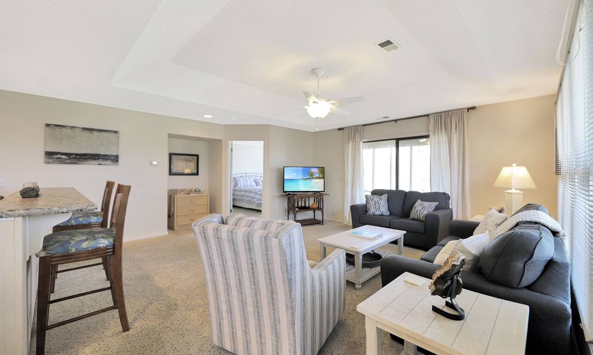 Sea Trail Condo | Spacious 1-bedroom 3rd floor condo with golf course view in Sunset Beach.