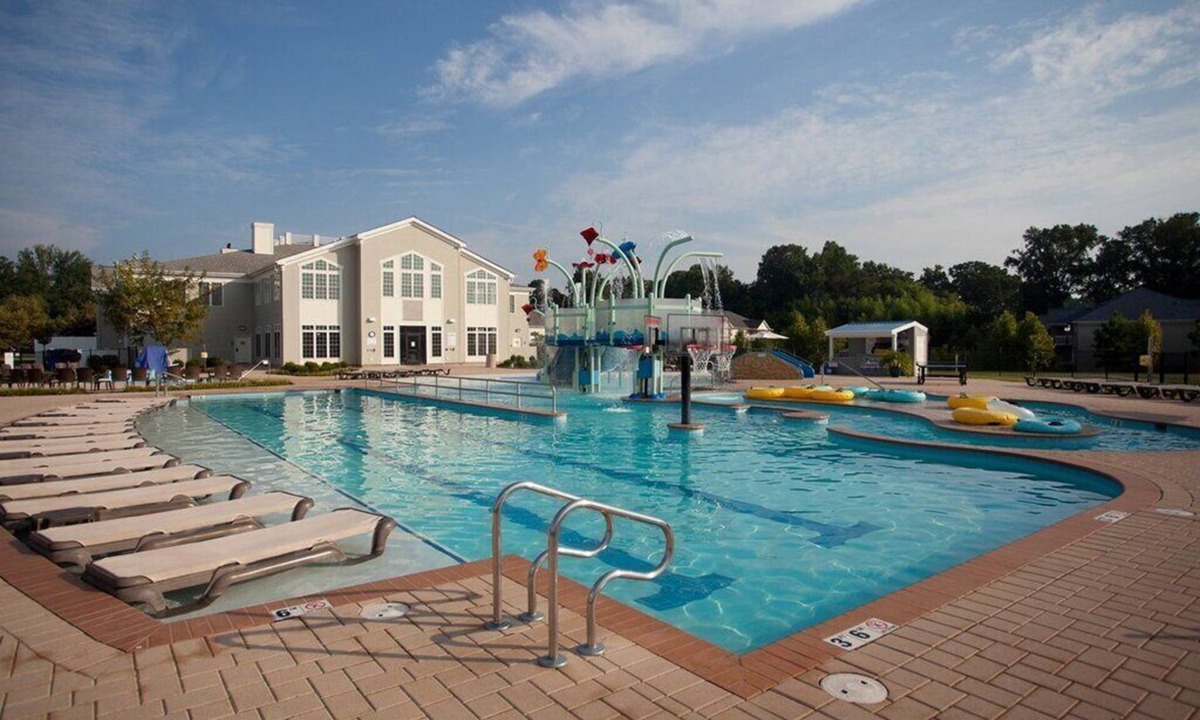 Williamsburg Apartment | Spacious 1 BR | The Colonies At Williamsburg