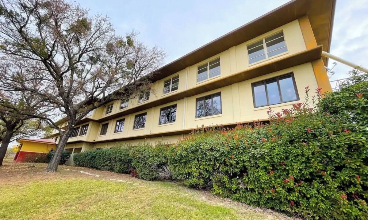Mineral Wells House | Spacious 10 bedroom Wing in Refurbished Military Barracks