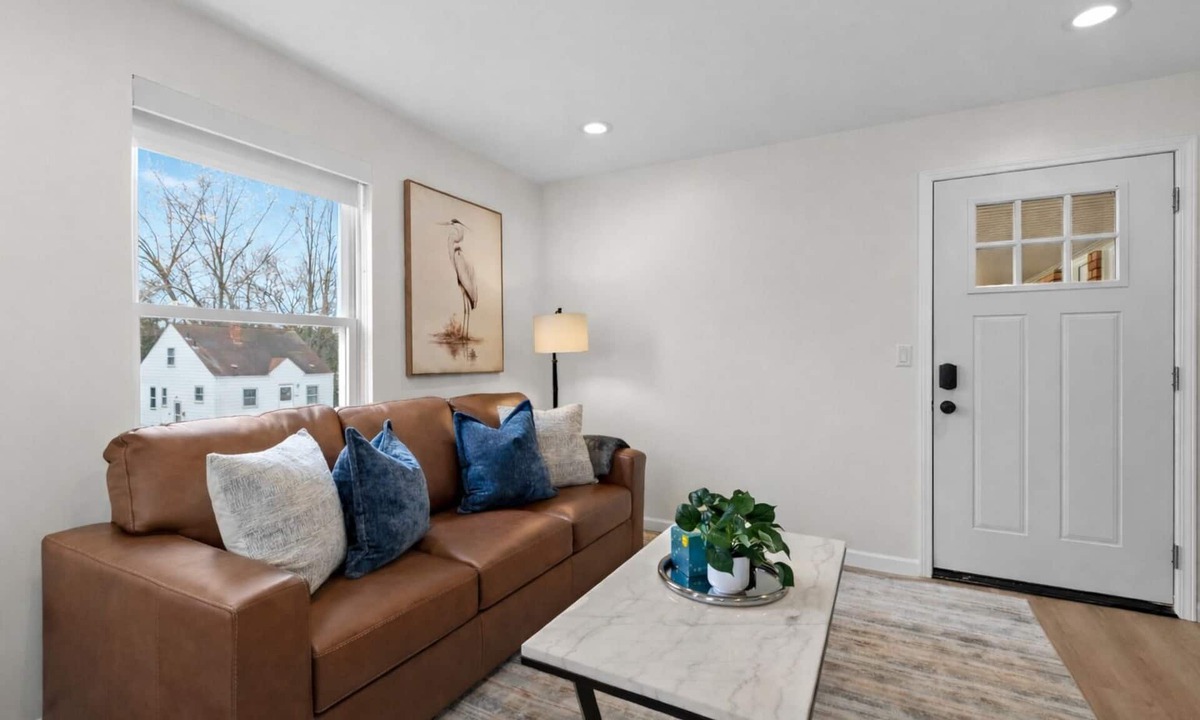 Eastpointe Apartment | Spacious 1BR End Unit