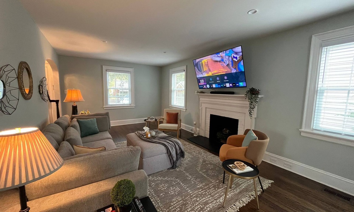 Mosby House | Spacious 2900 SQ Feet House In Ginter Park, 10 min to Everywhere