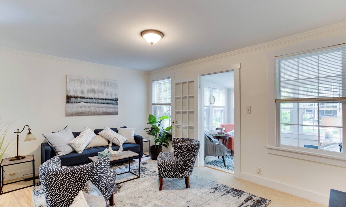Potomac West Apartment | Spacious 2BR 2Level Apt - Walkable to metro!