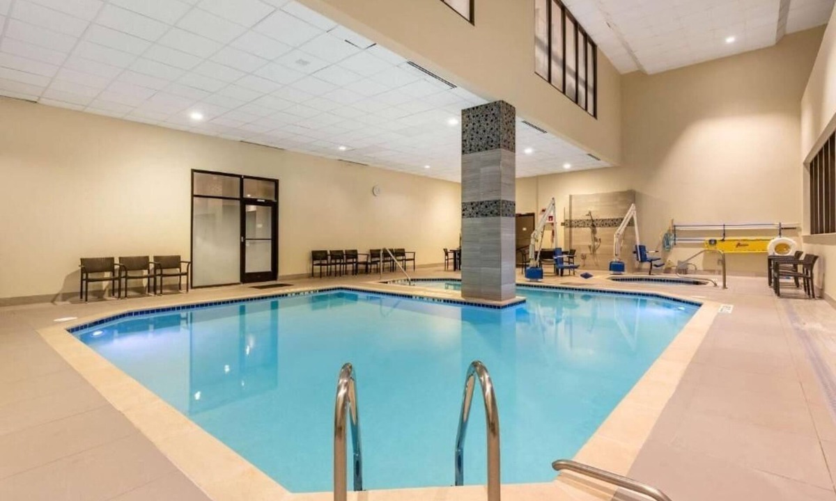 West End Hotel | Spacious 2BR Connecting Suite | Free Breakfast | 3-Min Drive to Dupont Circle