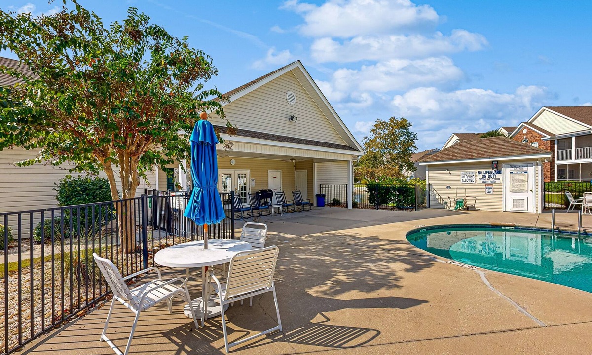Murrells Inlet Condo | Spacious 3 bedroom condo with patio, W/D, pool & close to beach