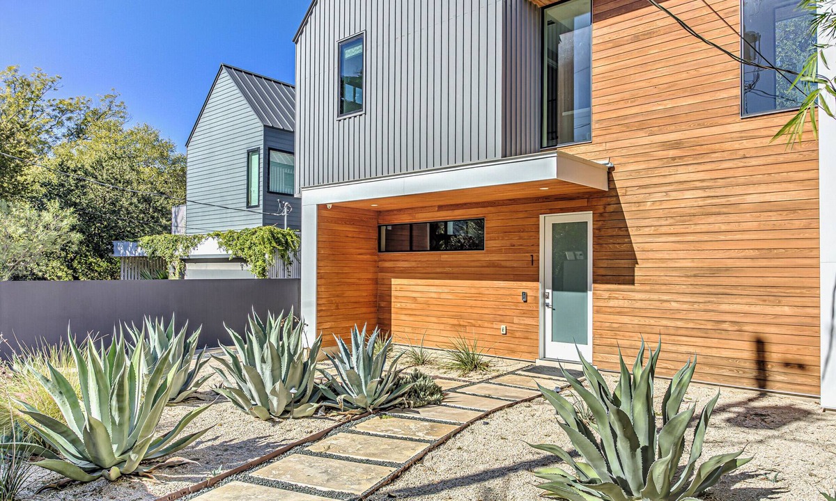 Bouldin House | Spacious 3-bedroom I DT Austin I Walk to Restaurants & Shops