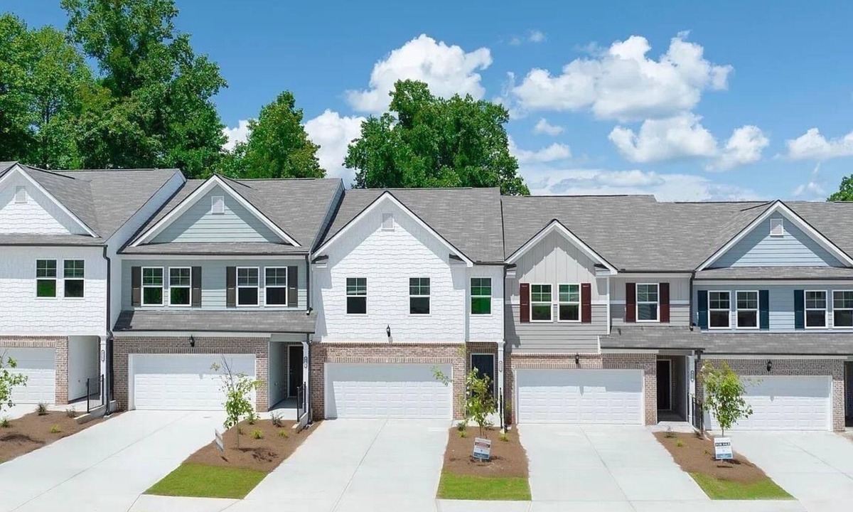 Oakwood House | Spacious 3-bedroom townhome in charming Oakwood
