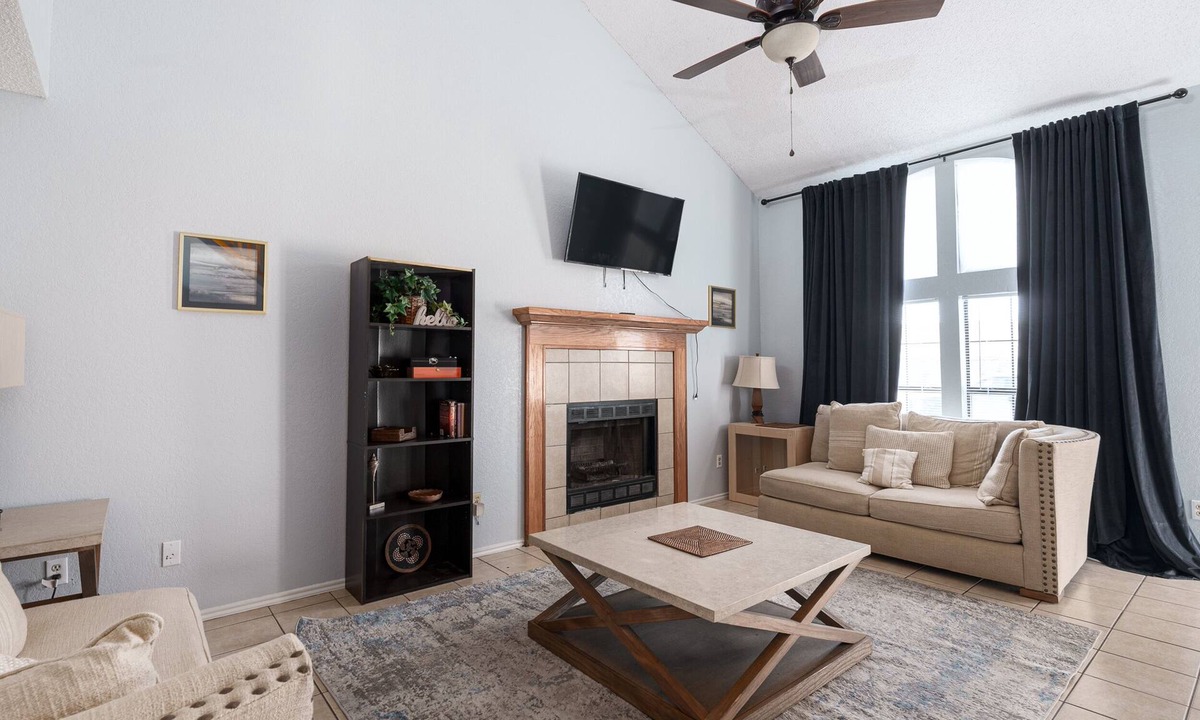 Killeen House | Spacious 3BR/2.5BA House with Serene Balcony Retreat - Your Perfect Getaway