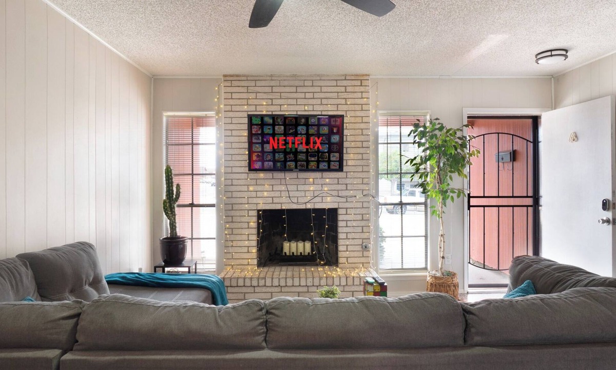 Biggs Field House | Spacious 3BR El Paso Stay | Great for Families, Nurses & Work Crews