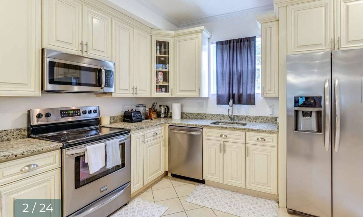 Washington House | Spacious 4-bedroom house in charming Washington with WiFi, AC