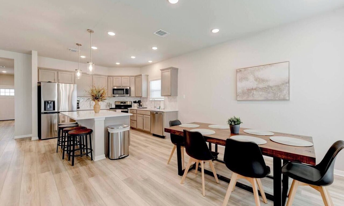 Troy Apartment | Spacious 4 Bedroom Home In Troy