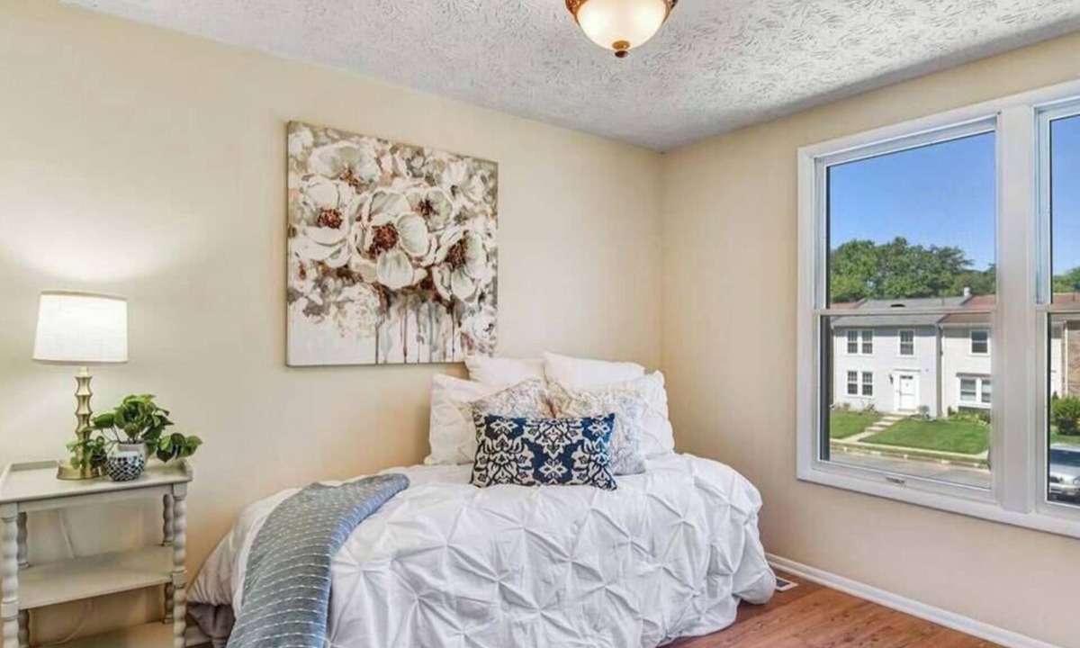 Burke House | Spacious 4-bedroom townhome in lovely Burke with AC
