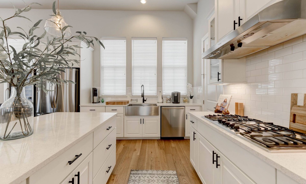 Riverside House | Spacious 4 Story House 1 Mile From Downtown