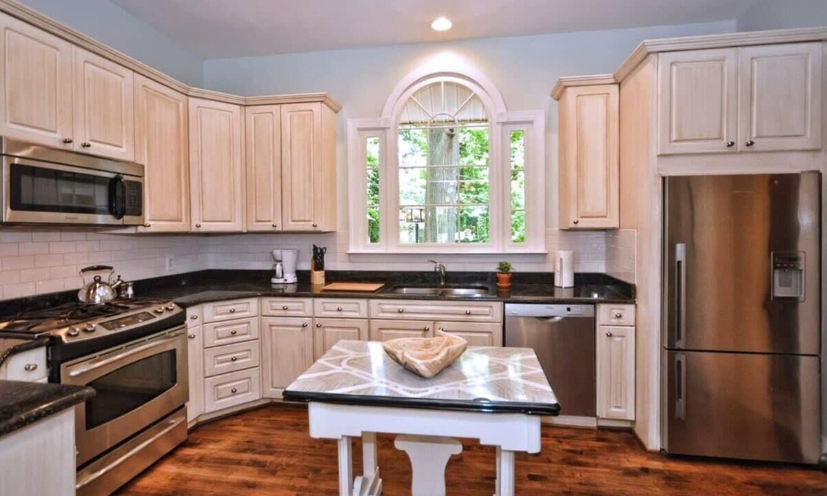 Sherwood Forest House | Spacious 4BR in Cotswold w/Deck