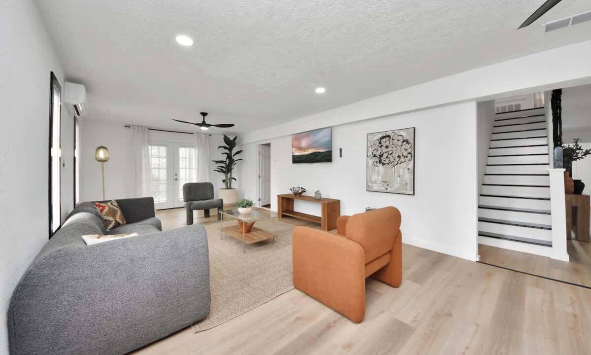 Southbelt/Ellington House | Spacious 4Br - Ksizebed, pet Friendly with game room and patio