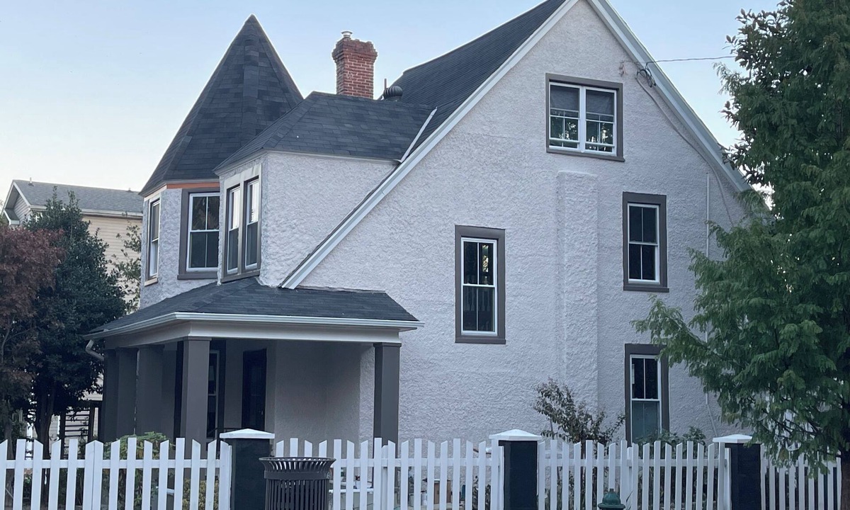 Edgewood House | Spacious 4BR Victorian DC Retreat w/Yard & Parking – Walk to Metro/CUA/Basilica