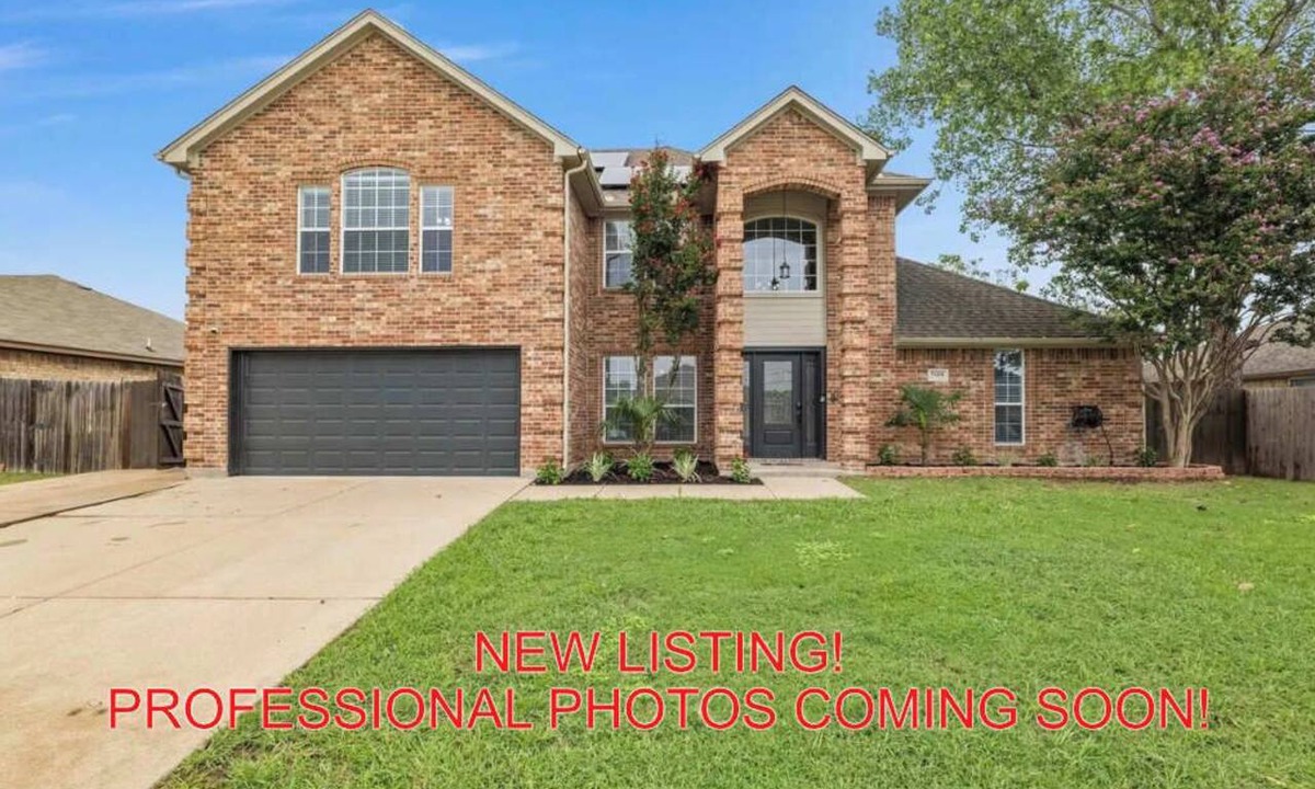 Burleson House | Spacious 5-BD/2.5-BA ft a Pool Oasis and BBQ Grill