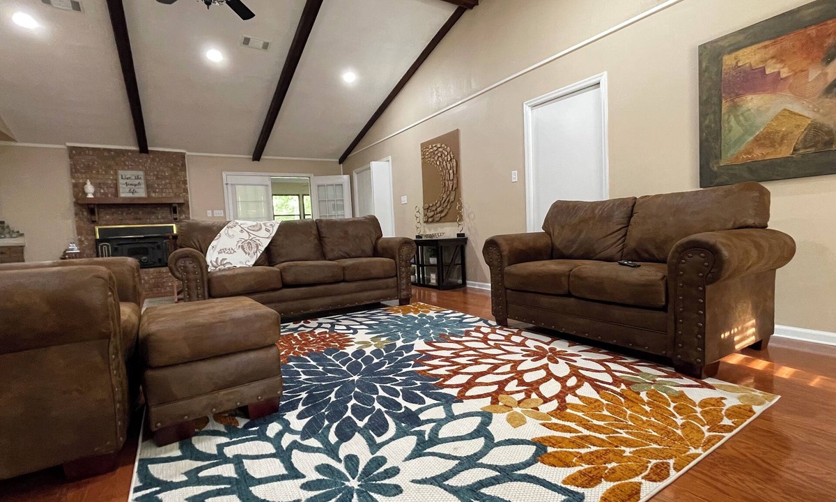 Pine Bluff House | Spacious 5-bedroom house in welcoming Pine Bluff with WiFi, AC