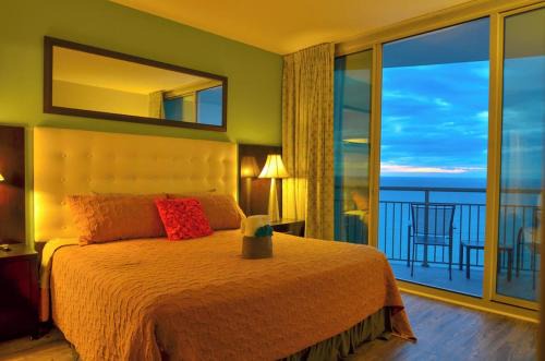 Downtown Myrtle Beach Apartment | Spacious 5-Bedroom Oceanfront Condo in Myrtle Beach