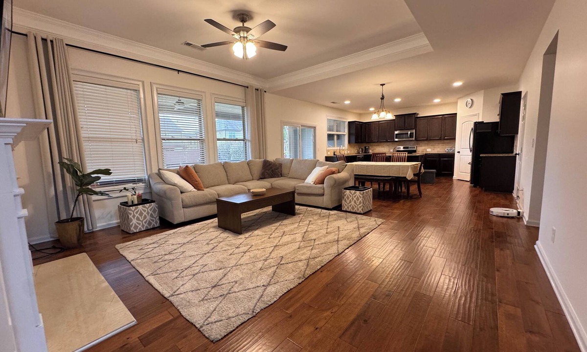 Auburn House | Spacious 5BR/3BA Near Hamilton Mill & Mall of Georgia
