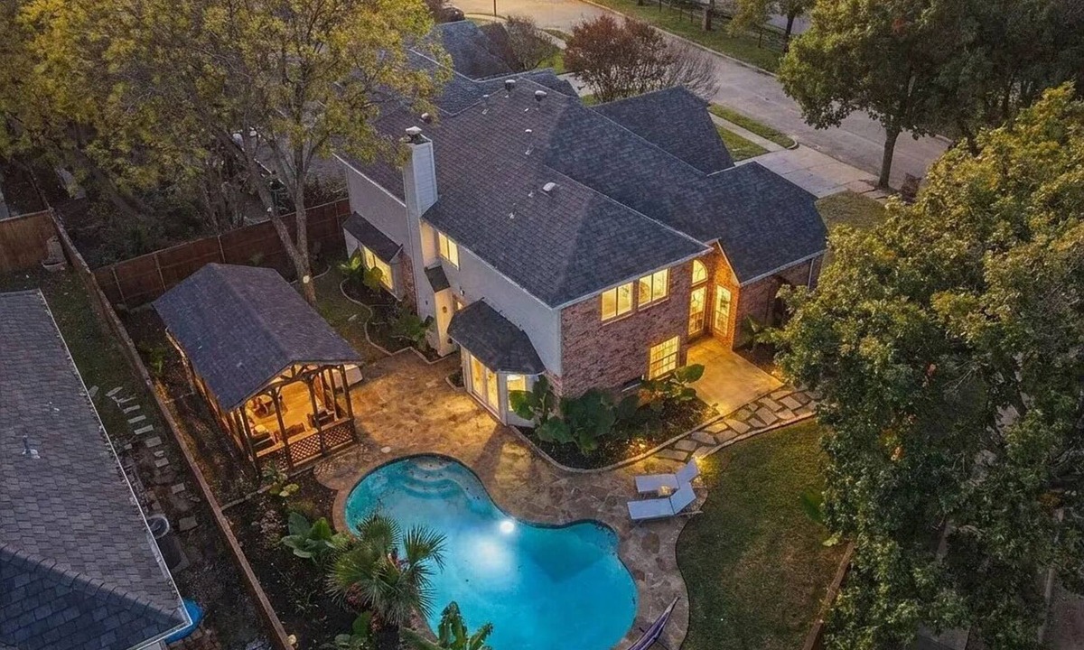 Grand Prairie House | Spacious 5BR w/Pool, Hot Tub, Arcade & Theater Near AT&T Stadium