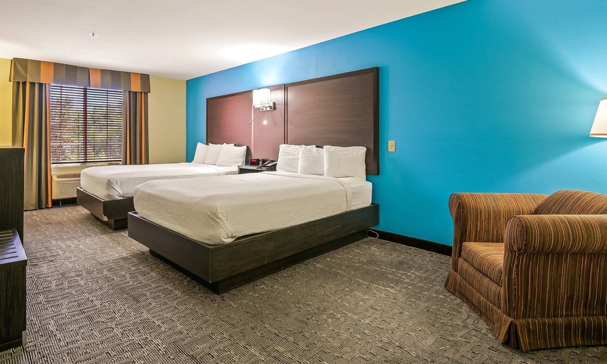 Crawfordville Hotel | Spacious, Accessible & Pet-Friendly – 2 Queen Beds at Wildwood Inn