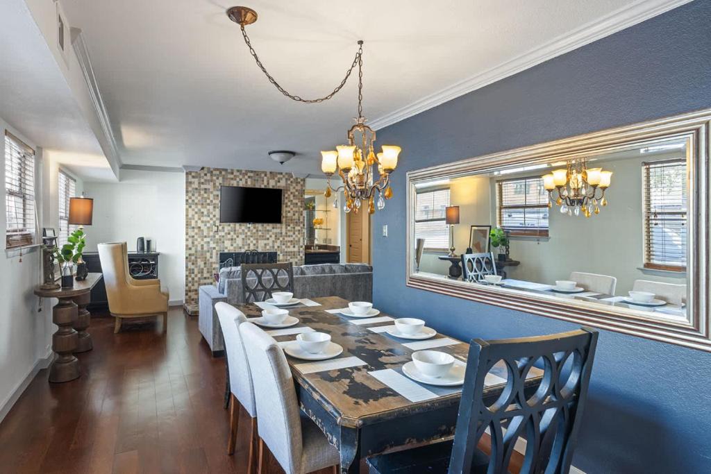 Waller Creek District Apartment | Spacious Austin Retreat 3BR Pool Views