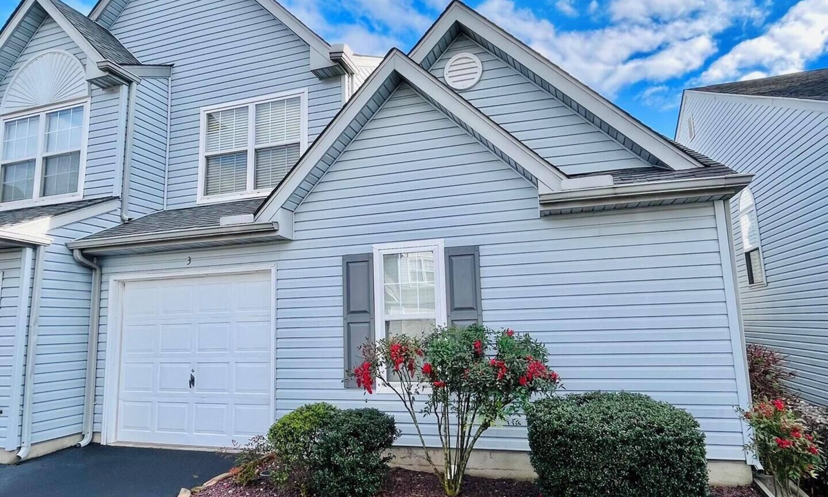 Rehoboth Beach Villa | Spacious Duplex with 3 Pools, Tennis Courts & Ensuite Bedroom in Eagles Landing