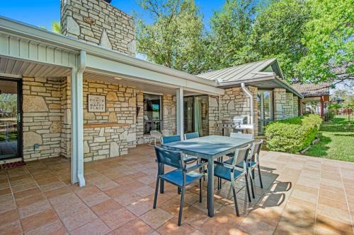 Horseshoe Bay House | Spacious & Elegant Haven with Huge Yard, Updated Interior, AC, & Fast WiFi