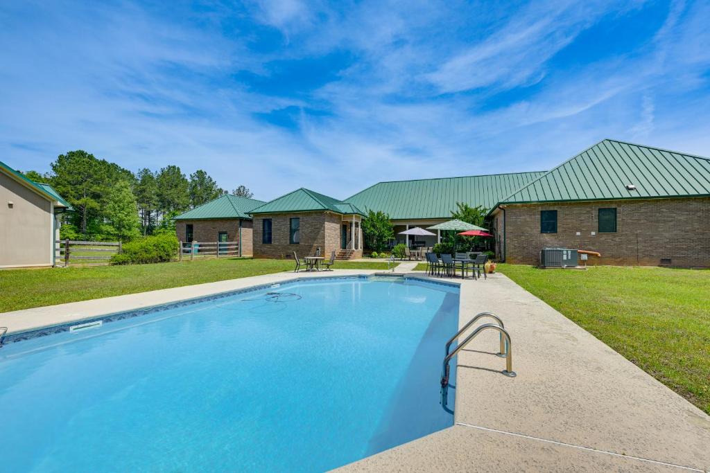 Houston County House | Spacious Elko Home - 6 Mi to Georgia Fairgrounds!