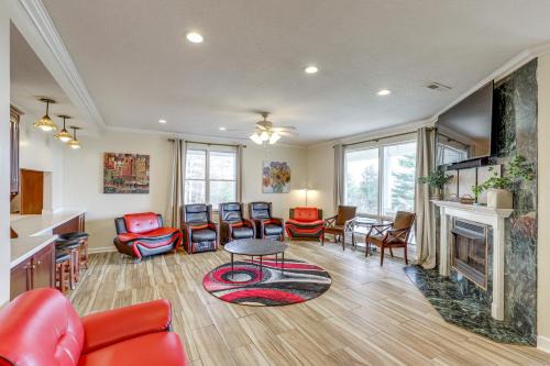 Marshall House | Spacious Group Retreat w/Game Room in Marshall!