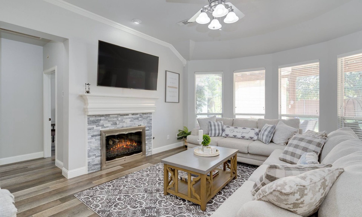 South Arlington House | "Spacious Home for a group of 12, Your family Getaway"