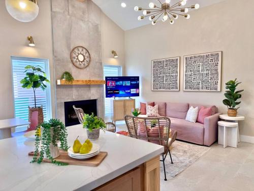 Barker House | Spacious Katy Home, Firepit Backyard, Sleeps 10 - GN
