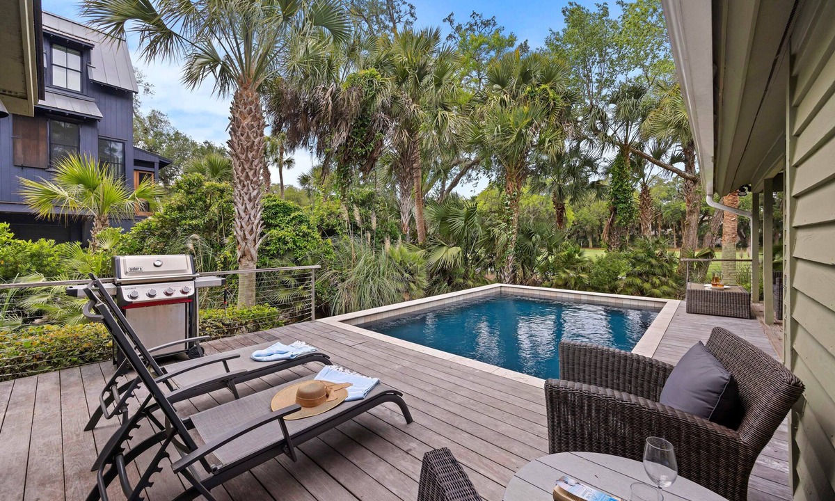 Vanderhorst Plantation House | SPACIOUS Kiawah Home, Pet Friendly and Private Pool!