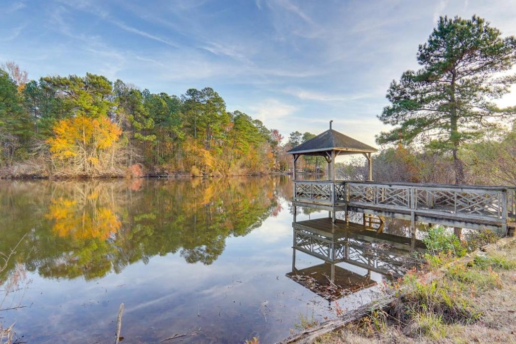 Westover House | Spacious Lakefront
