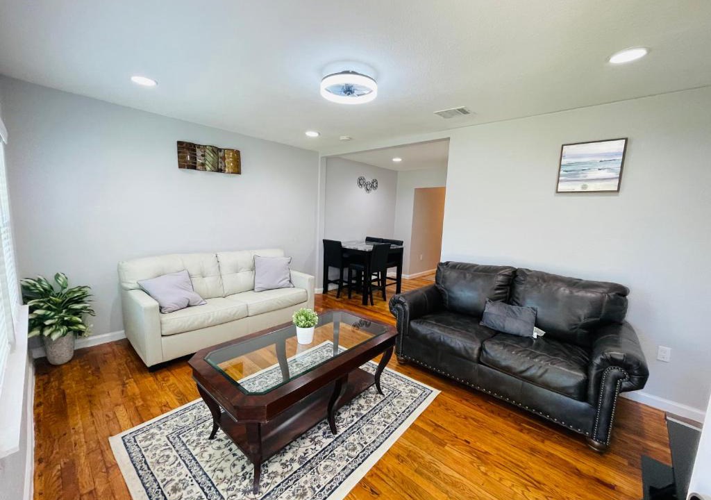 Oak Cliff Apartment | Spacious Location! 15 minutes from downtown Dallas